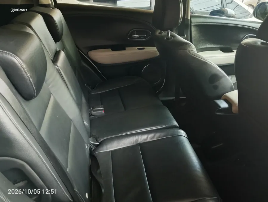 Foto Mobil Bekas Kabin Belakang Honda HR-V 1.8 E tahun 2016