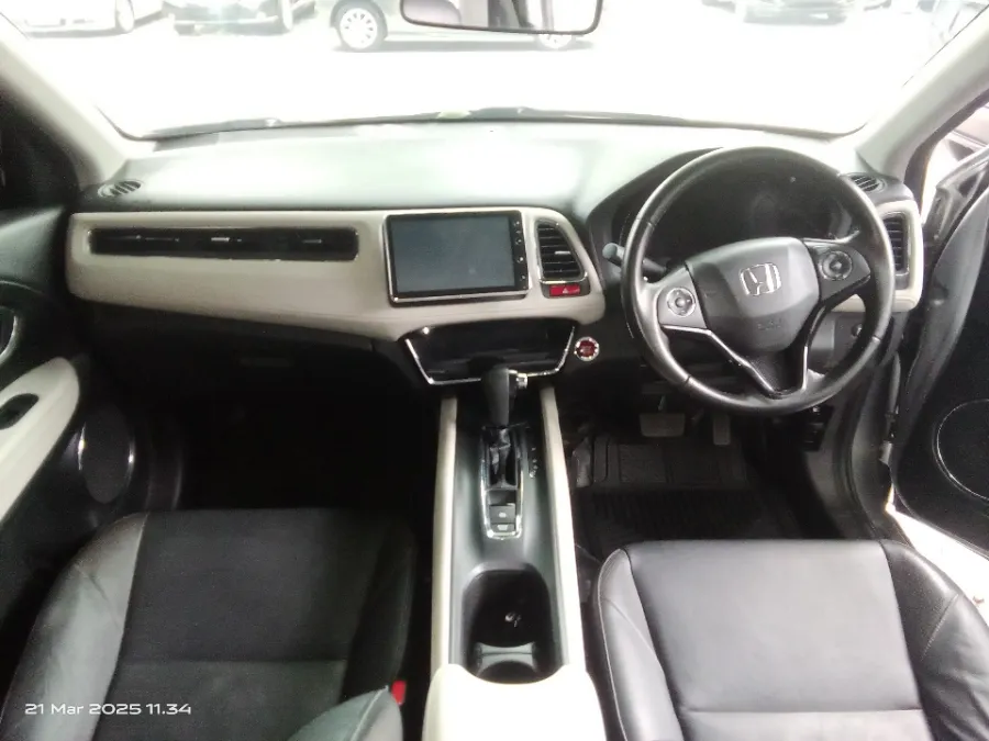 Foto Mobil Bekas Dashboard Honda HR-V 1.8 Prestige tahun 2016