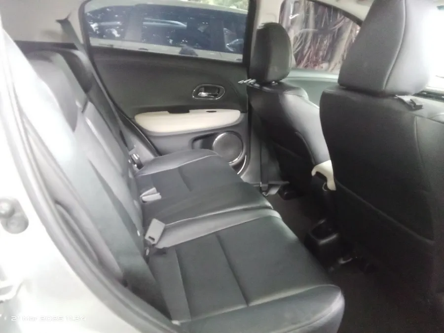 Foto Mobil Bekas Kabin Belakang Honda HR-V 1.8 Prestige tahun 2016