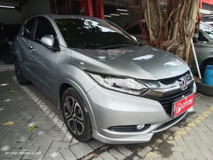 Foto Mobil Bekas Kanan Depan Honda HR-V 1.8 Prestige tahun 2016