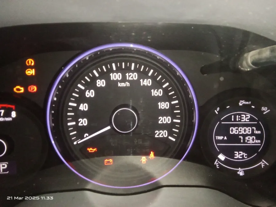 Foto Mobil Bekas Odometer Honda HR-V 1.8 Prestige tahun 2016