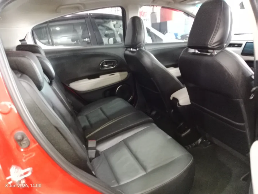 Foto Mobil Bekas Kabin Belakang Honda HR-V 1.8 Prestige tahun 2020