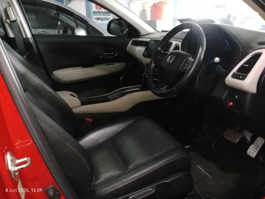Foto Mobil Bekas Kabin Depan Honda HR-V 1.8 Prestige tahun 2020
