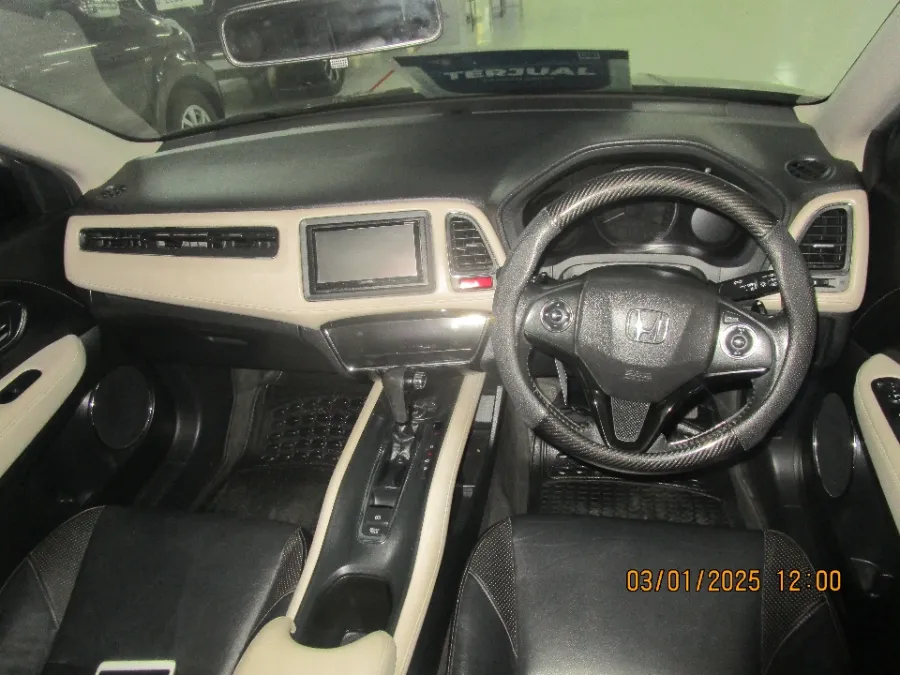 Foto Mobil Bekas Dashboard Honda HR-V 1.8 RS tahun 2015