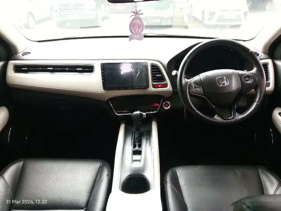 Foto Mobil Bekas Dashboard Honda HR-V 1.8 RS tahun 2015