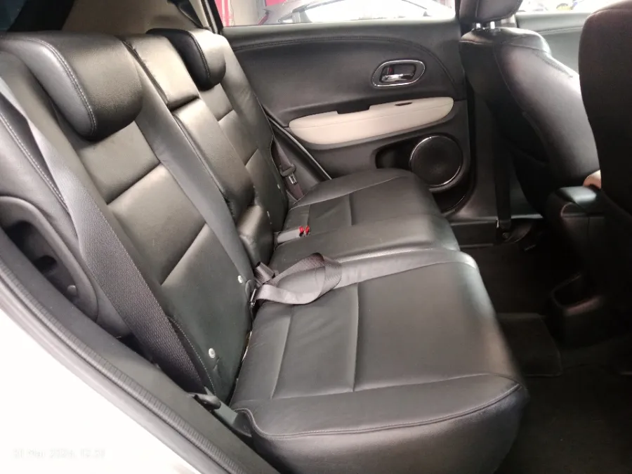 Foto Mobil Bekas Kabin Belakang Honda HR-V 1.8 RS tahun 2015