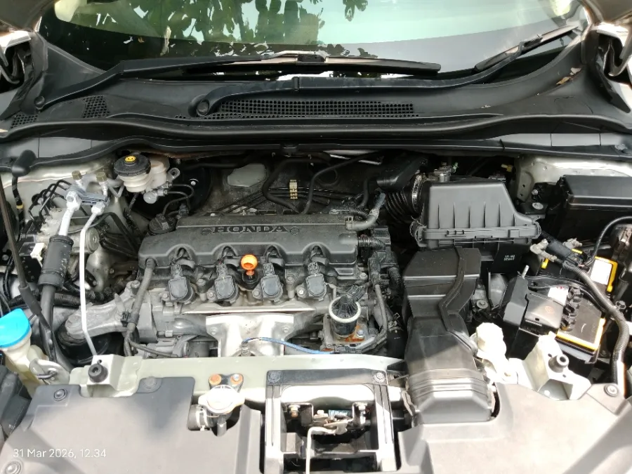 Foto Mobil Bekas Mesin Honda HR-V 1.8 RS tahun 2015