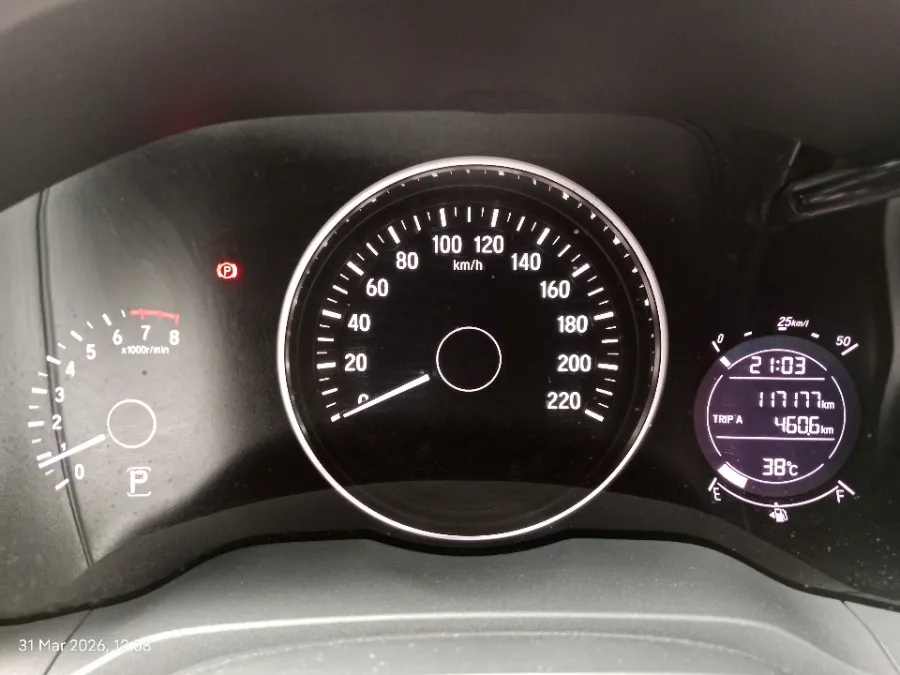 Foto Mobil Bekas Odometer Honda HR-V 1.8 RS tahun 2015