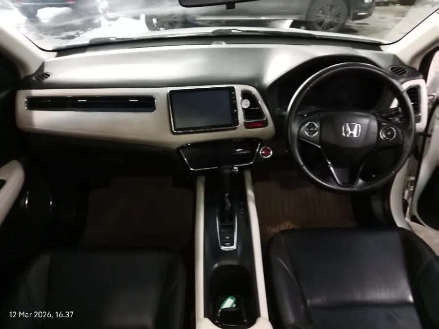 Foto Mobil Bekas Dashboard Honda HR-V 1.8 RS tahun 2016