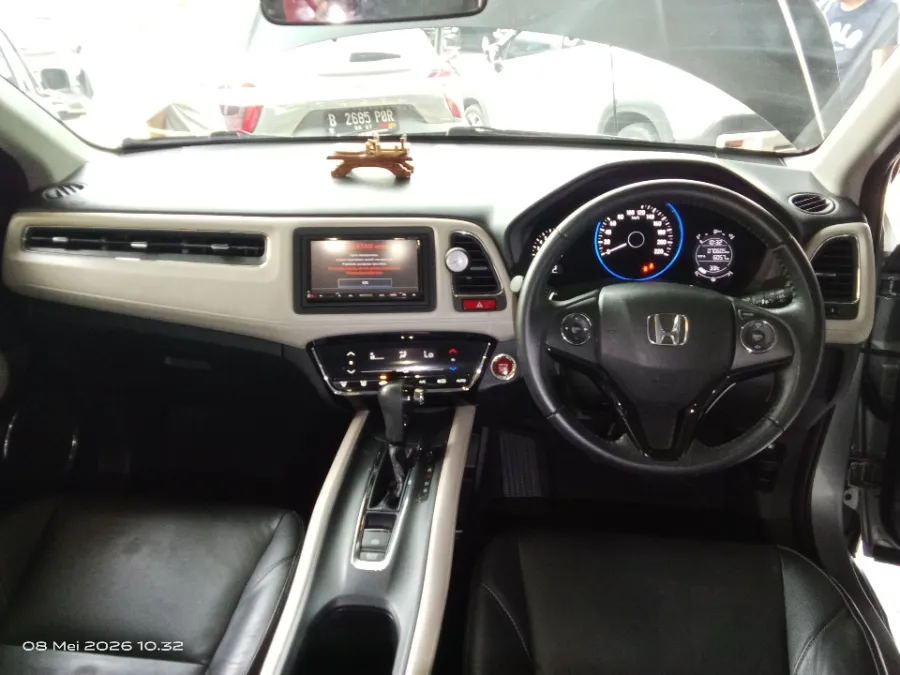 Foto Mobil Bekas Dashboard Honda HR-V 1.8 RS tahun 2016