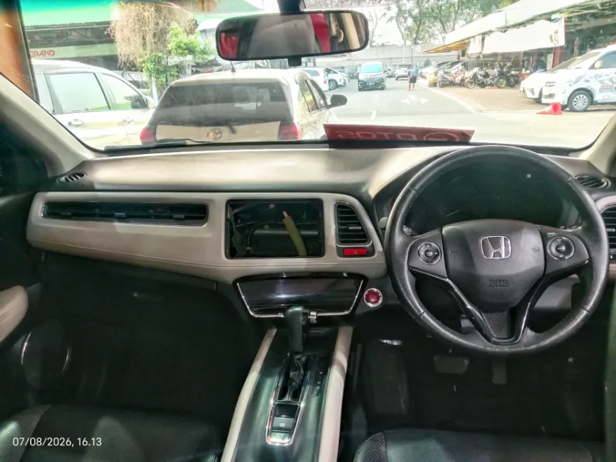 Foto Mobil Bekas Dashboard Honda HR-V 1.8 RS tahun 2016