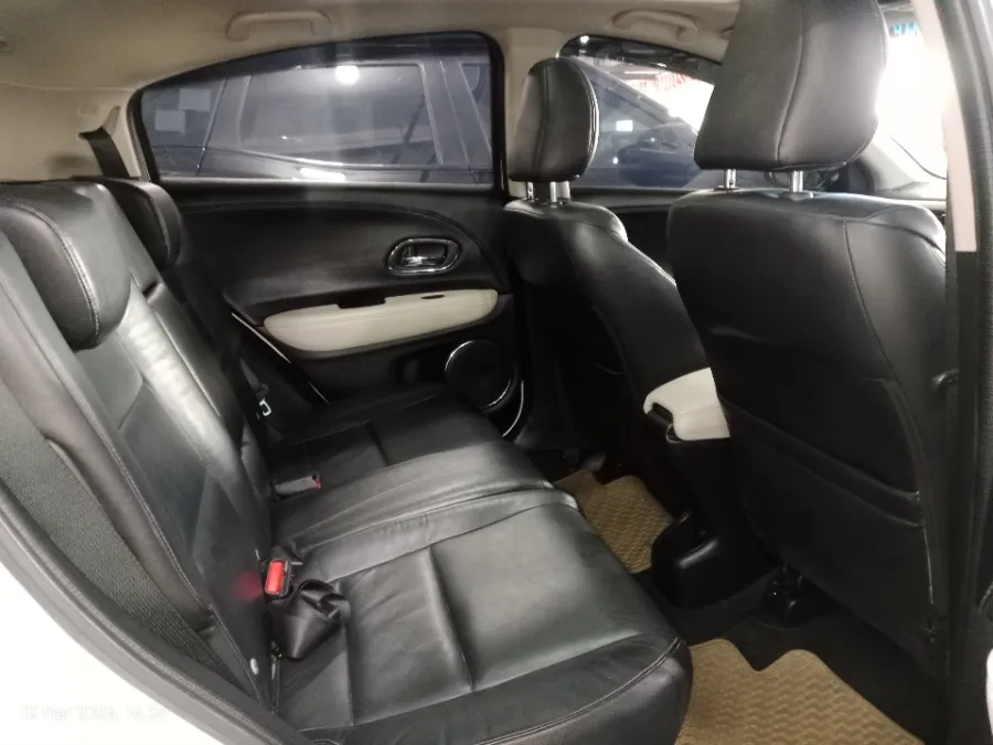 Foto Mobil Bekas Kabin Belakang Honda HR-V 1.8 RS tahun 2016