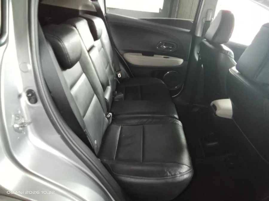 Foto Mobil Bekas Kabin Belakang Honda HR-V 1.8 RS tahun 2016