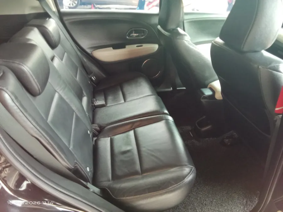 Foto Mobil Bekas Kabin Belakang Honda HR-V 1.8 RS tahun 2017