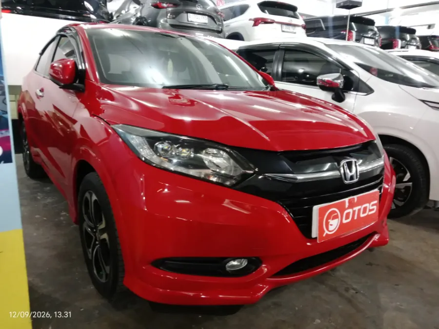 Foto Mobil Bekas Kanan Depan Honda HR-V 1.8 RS tahun 2017