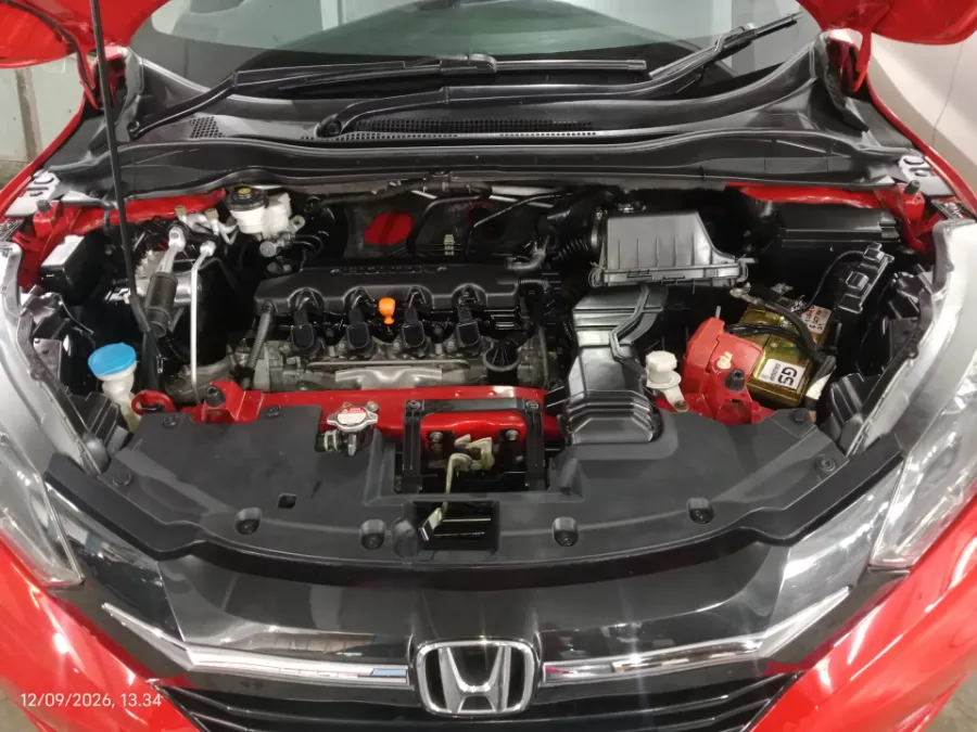 Foto Mobil Bekas Mesin Honda HR-V 1.8 RS tahun 2017