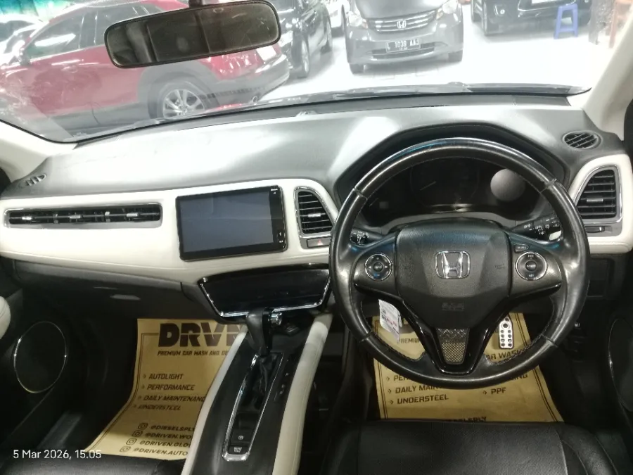 Foto Mobil Bekas Dashboard Honda HR-V 1.8 RS tahun 2018