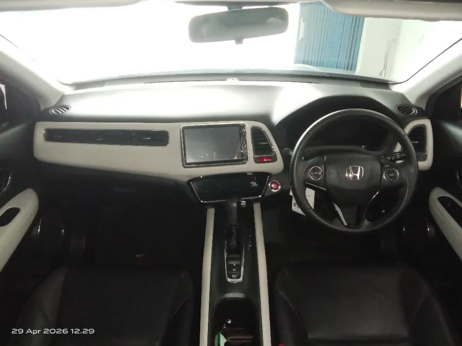 Foto Mobil Bekas Dashboard Honda HR-V 1.8 RS tahun 2018