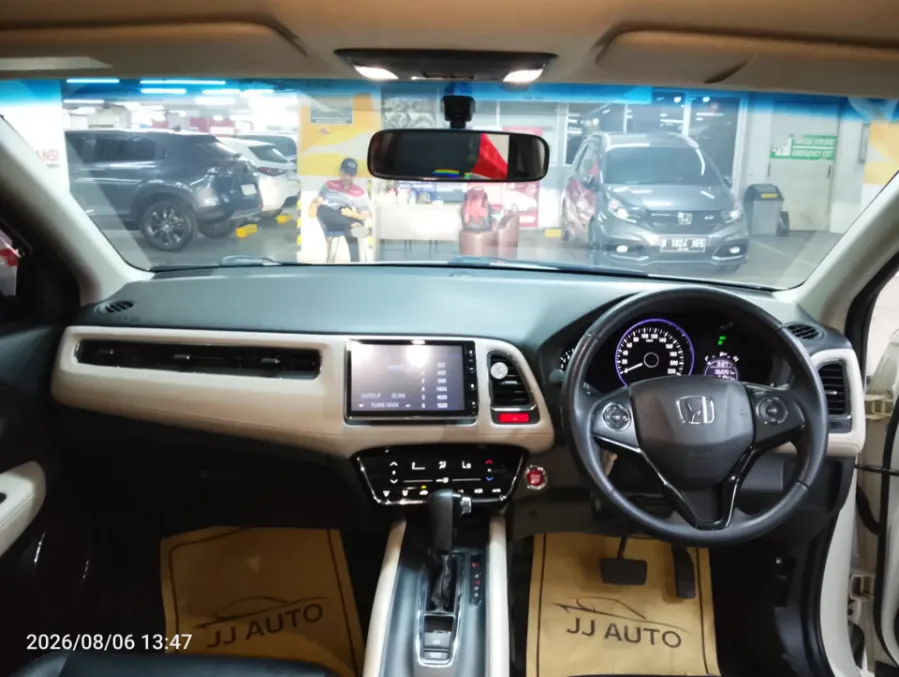 Foto Mobil Bekas Dashboard Honda HR-V 1.8 RS tahun 2018