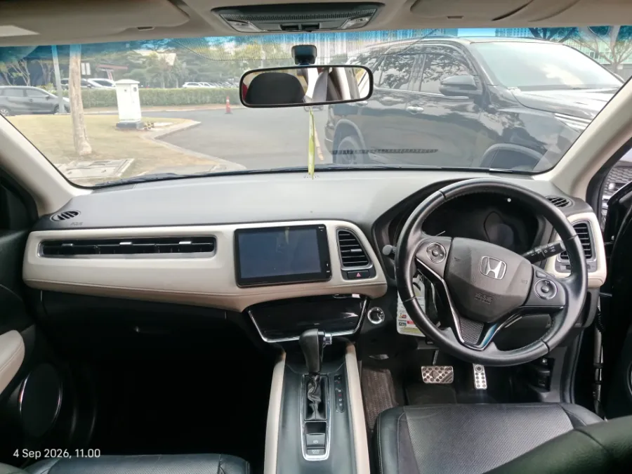 Foto Mobil Bekas Dashboard Honda HR-V 1.8 RS tahun 2018