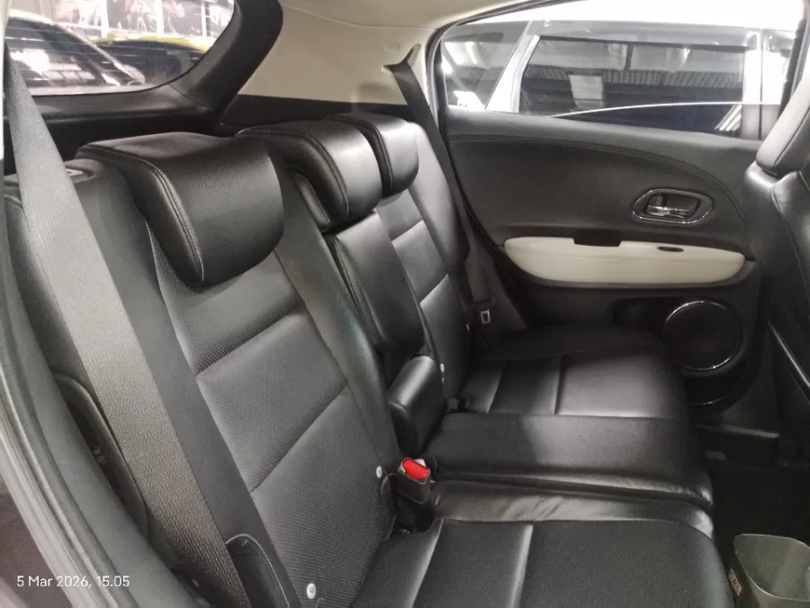 Foto Mobil Bekas Kabin Belakang Honda HR-V 1.8 RS tahun 2018
