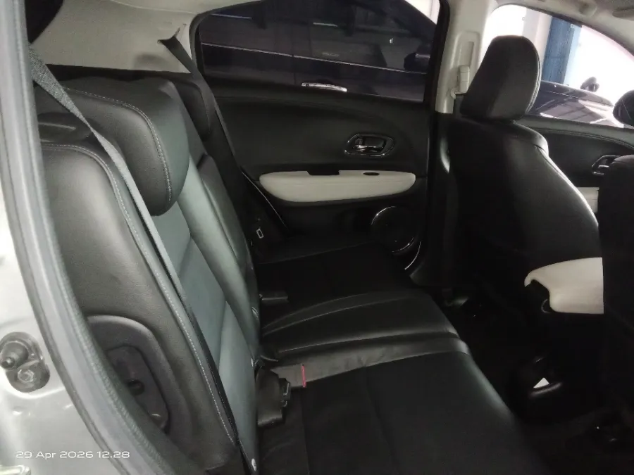 Foto Mobil Bekas Kabin Belakang Honda HR-V 1.8 RS tahun 2018