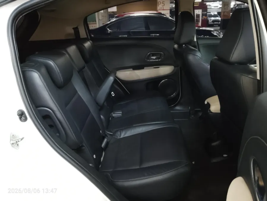 Foto Mobil Bekas Kabin Belakang Honda HR-V 1.8 RS tahun 2018