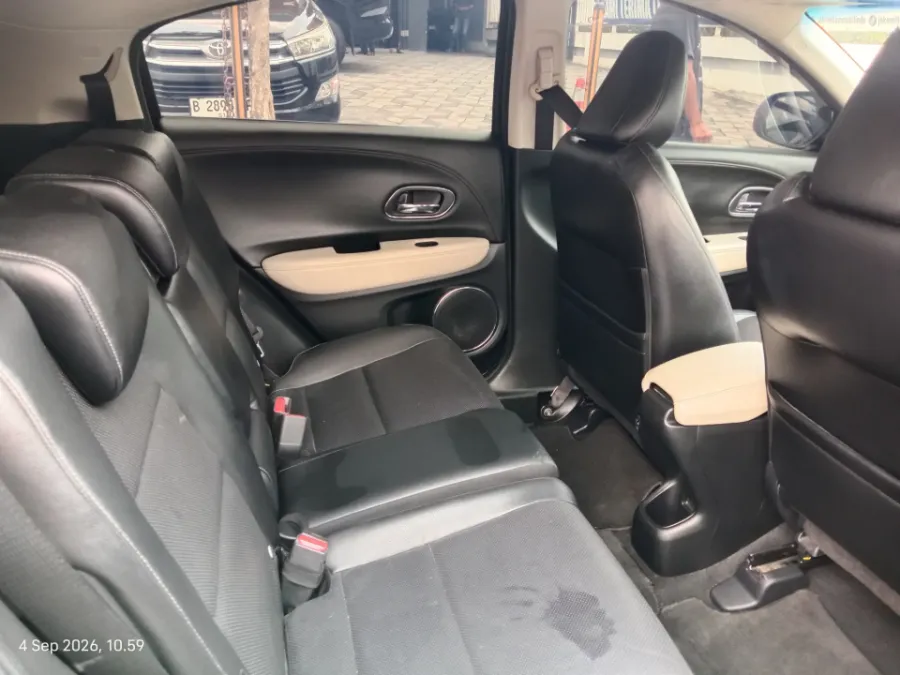 Foto Mobil Bekas Kabin Belakang Honda HR-V 1.8 RS tahun 2018