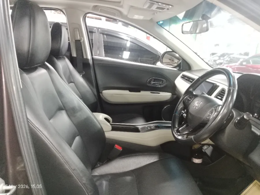 Foto Mobil Bekas Kabin Depan Honda HR-V 1.8 RS tahun 2018