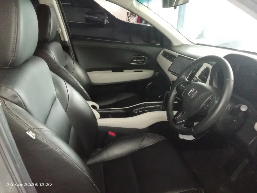 Foto Mobil Bekas Kabin Depan Honda HR-V 1.8 RS tahun 2018