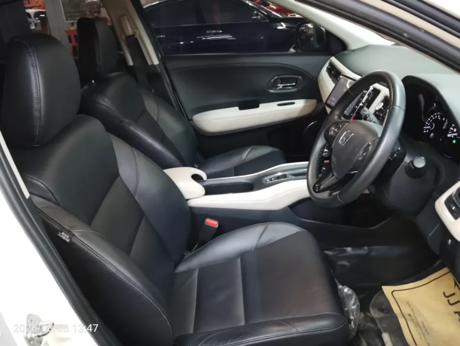 Foto Mobil Bekas Kabin Depan Honda HR-V 1.8 RS tahun 2018