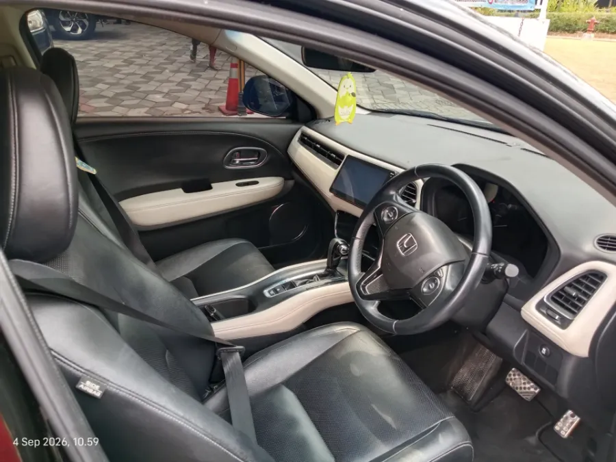 Foto Mobil Bekas Kabin Depan Honda HR-V 1.8 RS tahun 2018