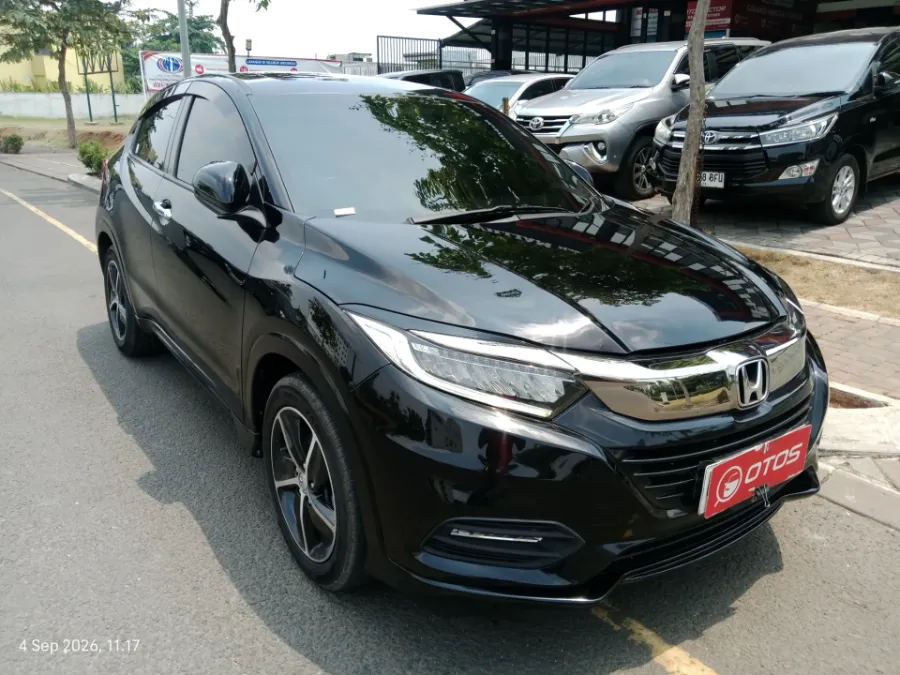 Foto Mobil Bekas Kanan Depan Honda HR-V 1.8 RS tahun 2018