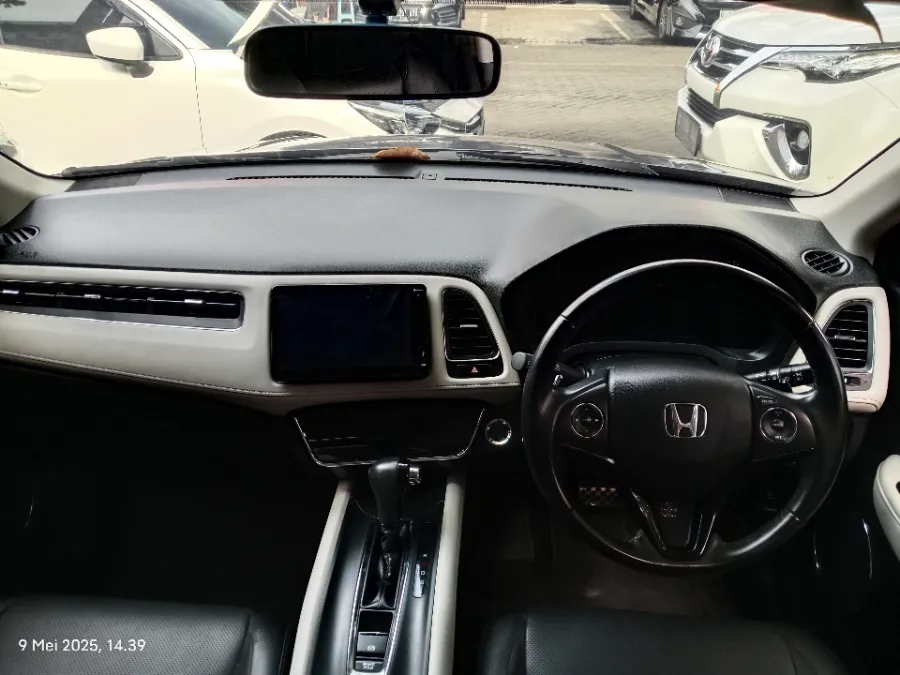 Foto Mobil Bekas Dashboard Honda HR-V 1.8 RS tahun 2019