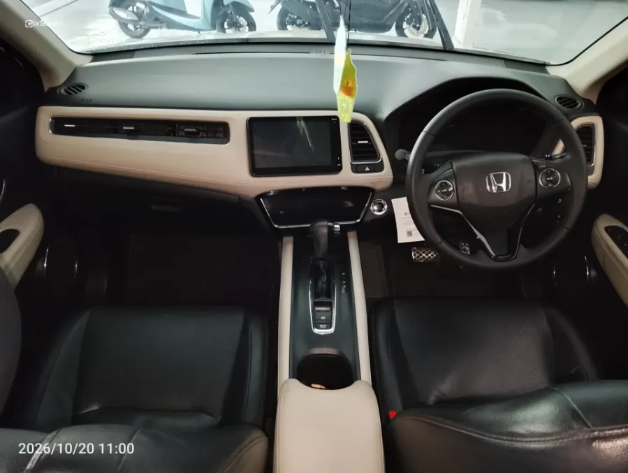 Foto Mobil Bekas Dashboard Honda HR-V 1.8 RS tahun 2019
