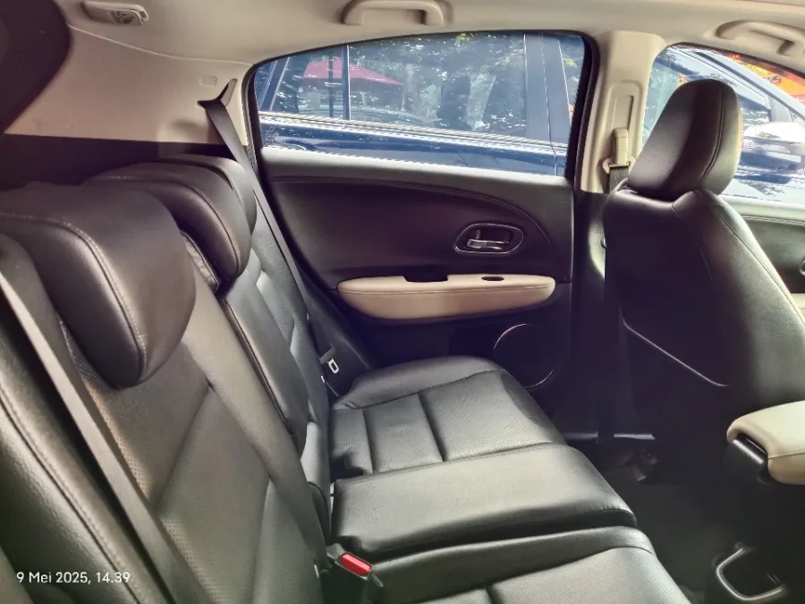 Foto Mobil Bekas Kabin Belakang Honda HR-V 1.8 RS tahun 2019