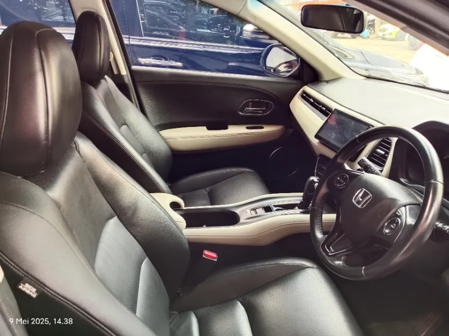 Foto Mobil Bekas Kabin Depan Honda HR-V 1.8 RS tahun 2019