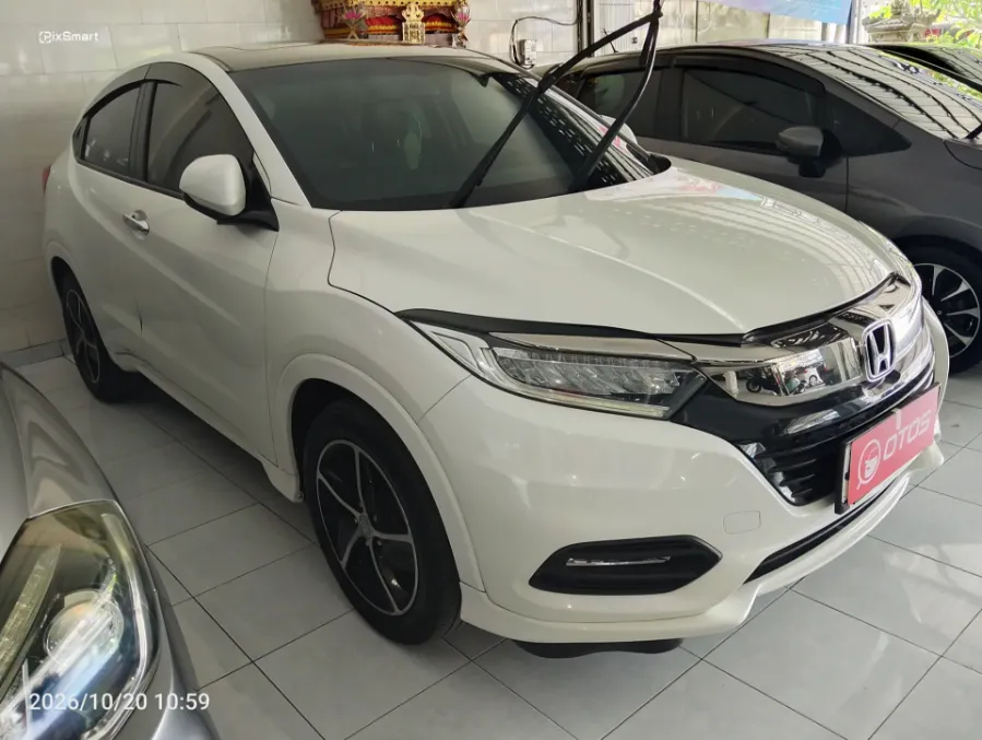 Foto Mobil Bekas Kanan Depan Honda HR-V 1.8 RS tahun 2019