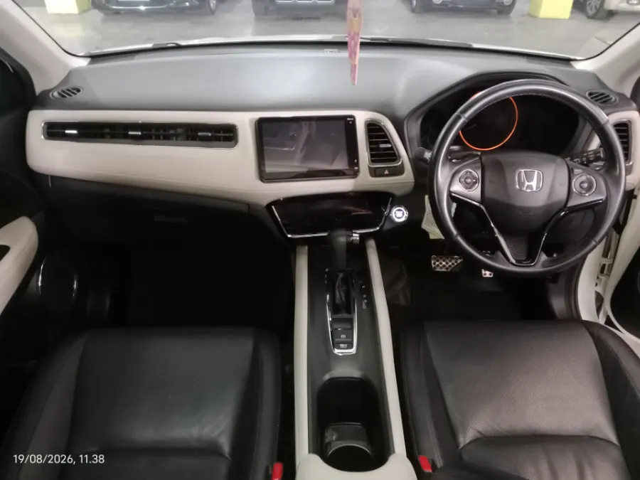 Foto Mobil Bekas Dashboard Honda HR-V 1.8 RS tahun 2020