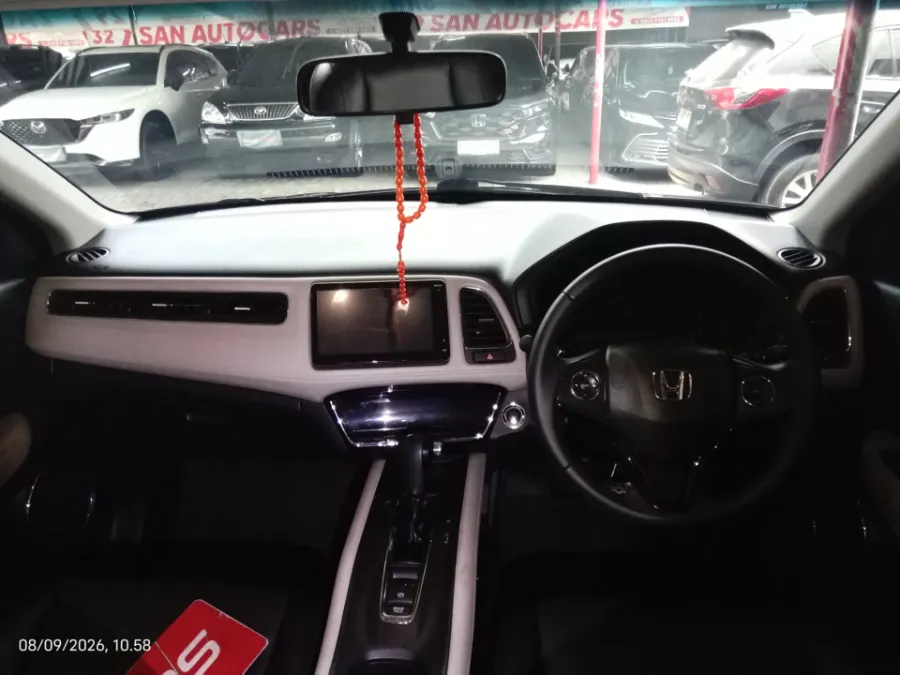 Foto Mobil Bekas Dashboard Honda HR-V 1.8 RS tahun 2020