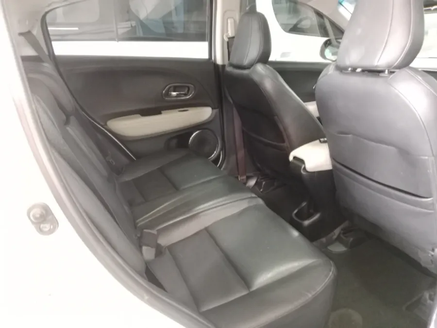 Foto Mobil Bekas Kabin Belakang Honda HR-V 1.8 RS tahun 2020