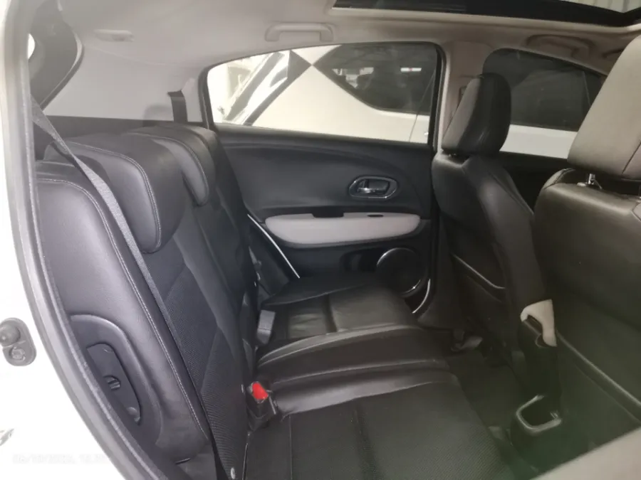 Foto Mobil Bekas Kabin Belakang Honda HR-V 1.8 RS tahun 2021