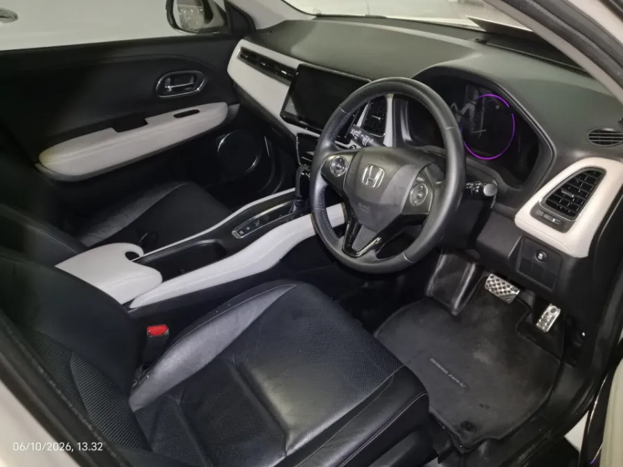 Foto Mobil Bekas Kabin Depan Honda HR-V 1.8 RS tahun 2021