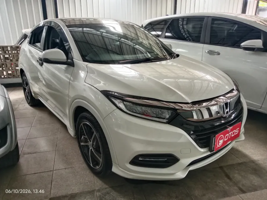 Foto Mobil Bekas Kanan Depan Honda HR-V 1.8 RS tahun 2021