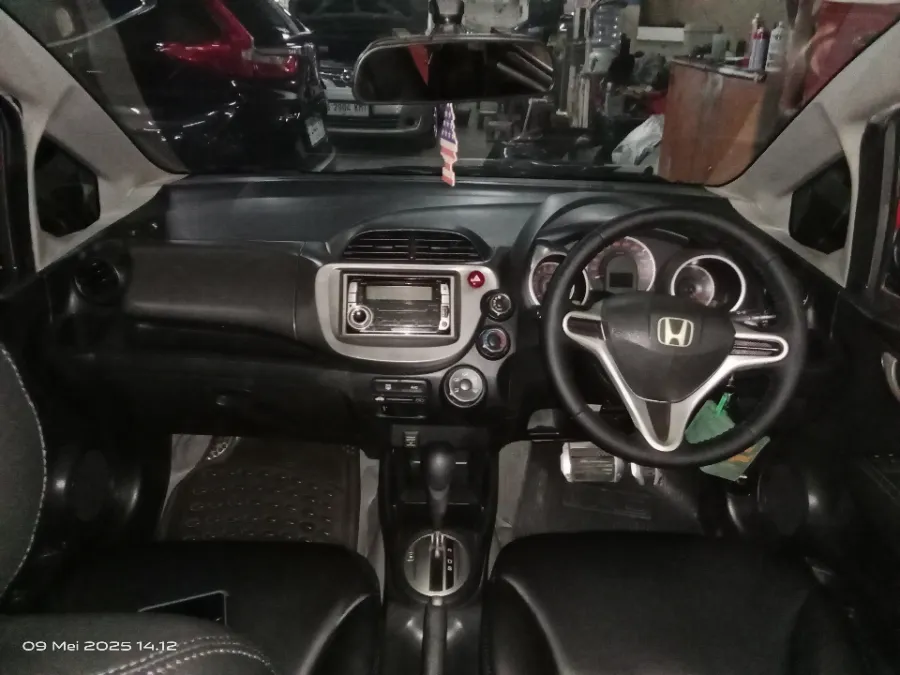 Foto Mobil Bekas Dashboard Honda Jazz 1.5 E tahun 2008