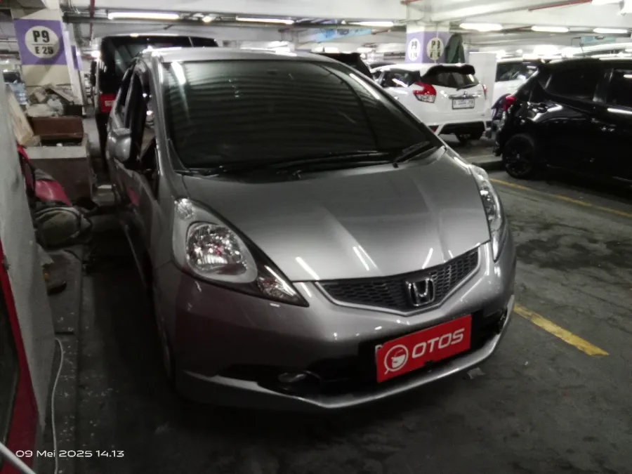 Foto Mobil Bekas Kanan Depan Honda Jazz 1.5 E tahun 2008