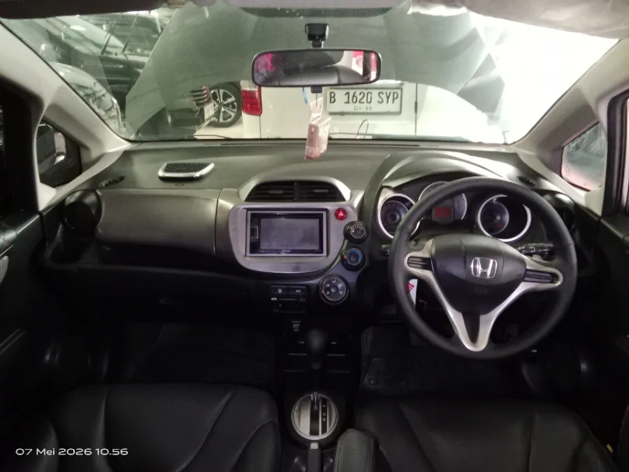 Foto Mobil Bekas Dashboard Honda Jazz 1.5 E tahun 2014