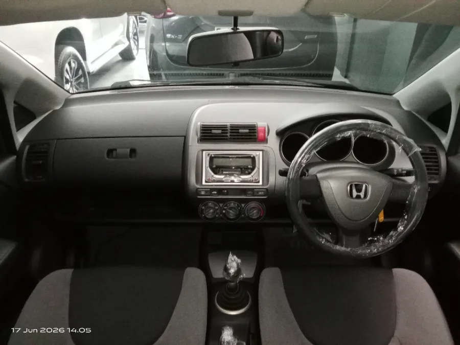 Foto Mobil Bekas Dashboard Honda Jazz 1.5 i-DSI tahun 2006