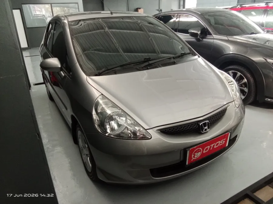 Foto Mobil Bekas Kanan Depan Honda Jazz 1.5 i-DSI tahun 2006