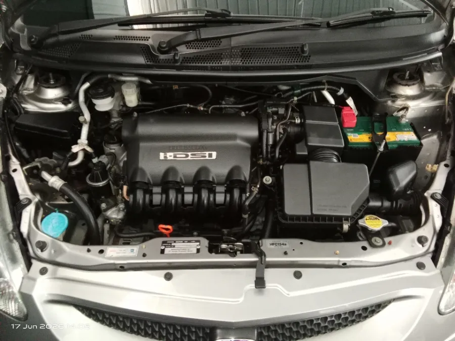 Foto Mobil Bekas Mesin Honda Jazz 1.5 i-DSI tahun 2006